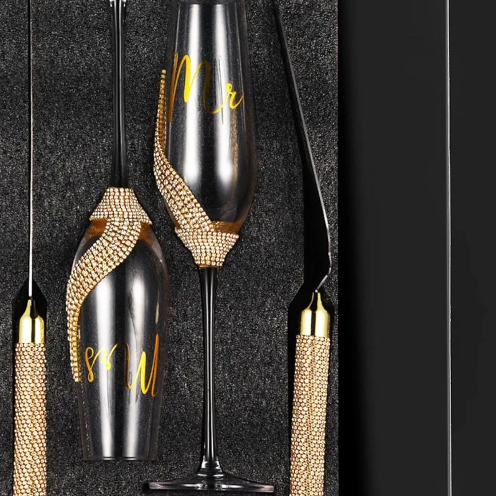 Gold and Silver Champagne Flute and Cake Set - Picture 5 of 5